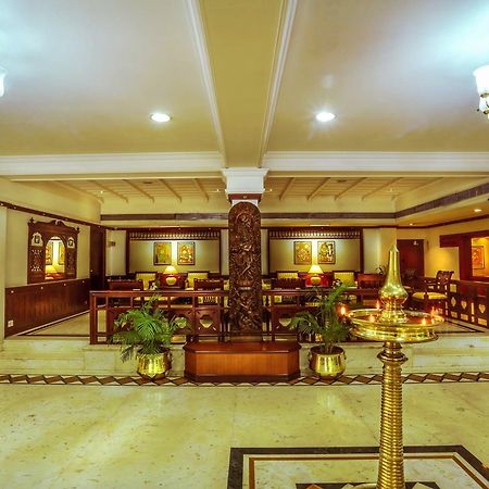Krishna Inn Гуруваюр Экстерьер фото